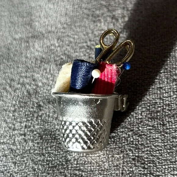 Vintage Sowing Basket Brooch - Picture 2 of 5